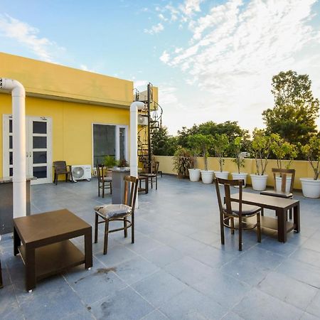 Oyo 75460 Sky High Residency Hotel Ludhiana Bagian luar foto