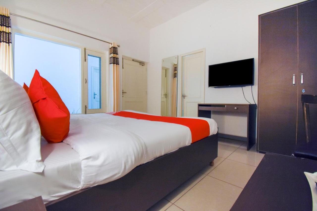 Oyo 75460 Sky High Residency Hotel Ludhiana Bagian luar foto
