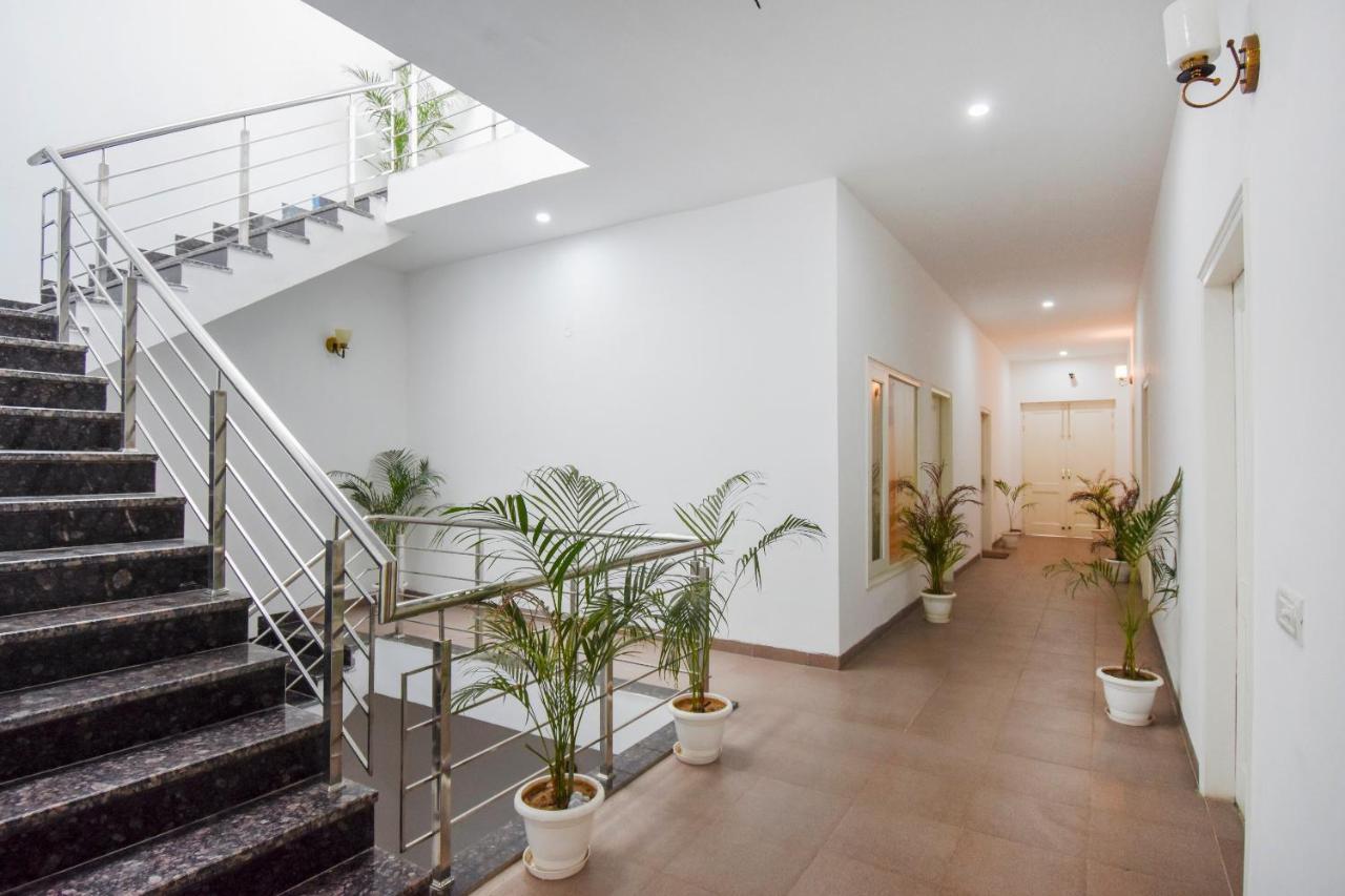 Oyo 75460 Sky High Residency Hotel Ludhiana Bagian luar foto