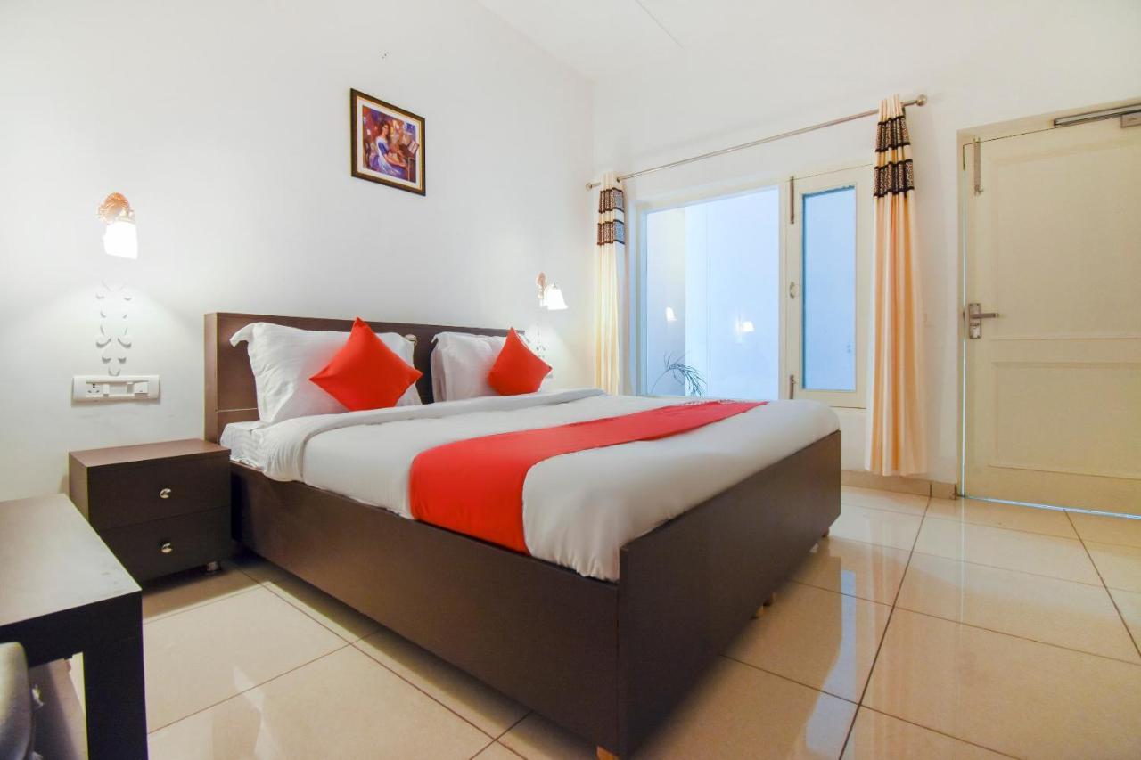 Oyo 75460 Sky High Residency Hotel Ludhiana Bagian luar foto