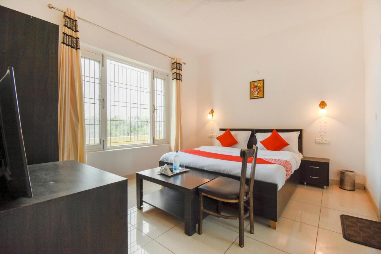 Oyo 75460 Sky High Residency Hotel Ludhiana Bagian luar foto