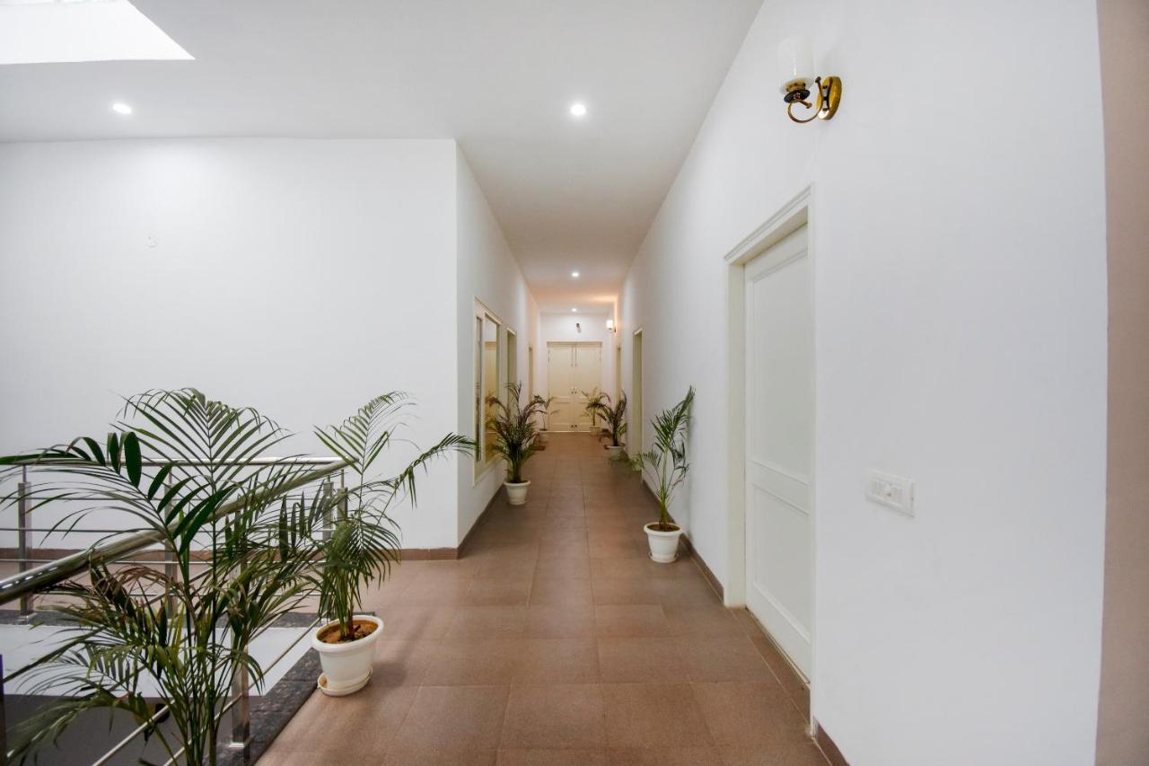 Oyo 75460 Sky High Residency Hotel Ludhiana Bagian luar foto