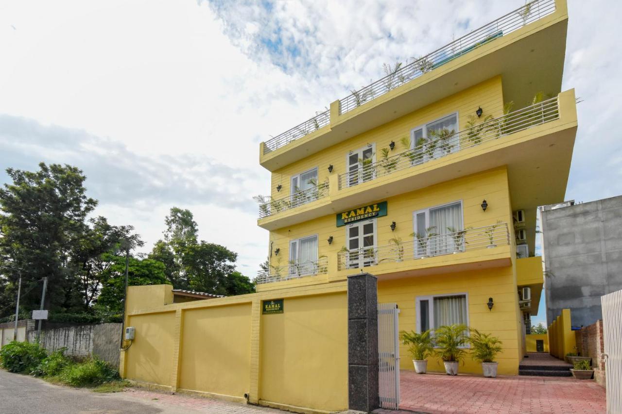 Oyo 75460 Sky High Residency Hotel Ludhiana Bagian luar foto