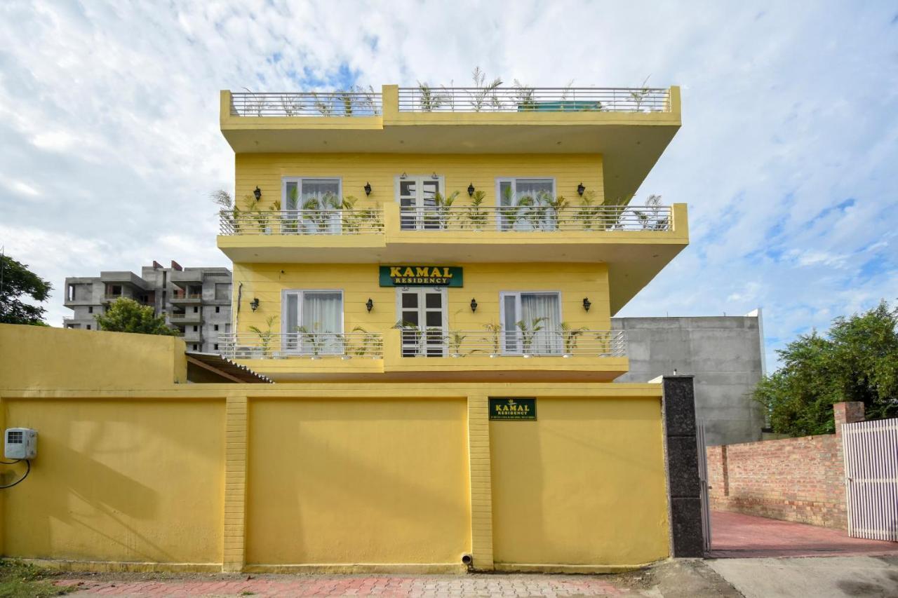 Oyo 75460 Sky High Residency Hotel Ludhiana Bagian luar foto