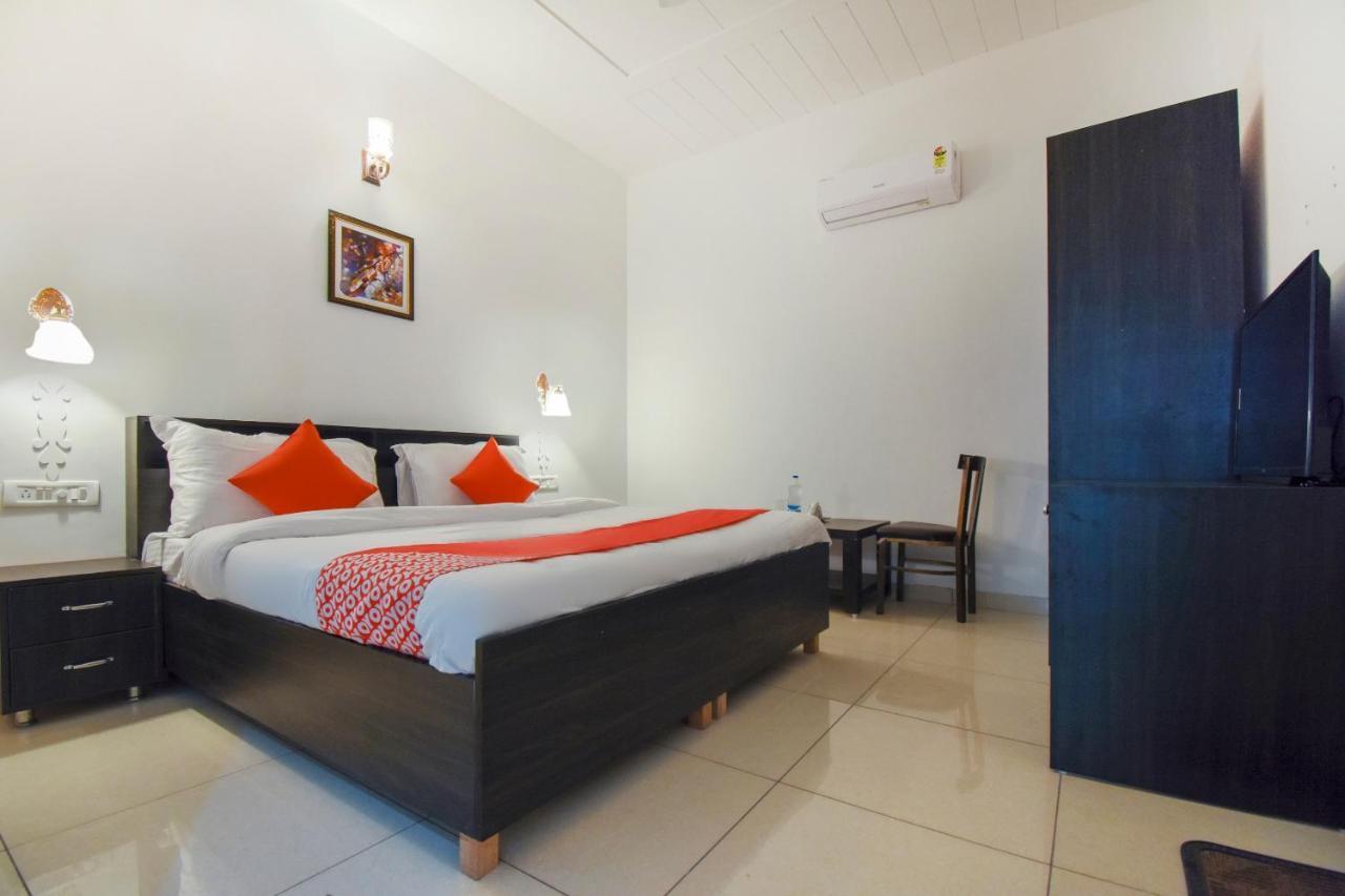 Oyo 75460 Sky High Residency Hotel Ludhiana Bagian luar foto