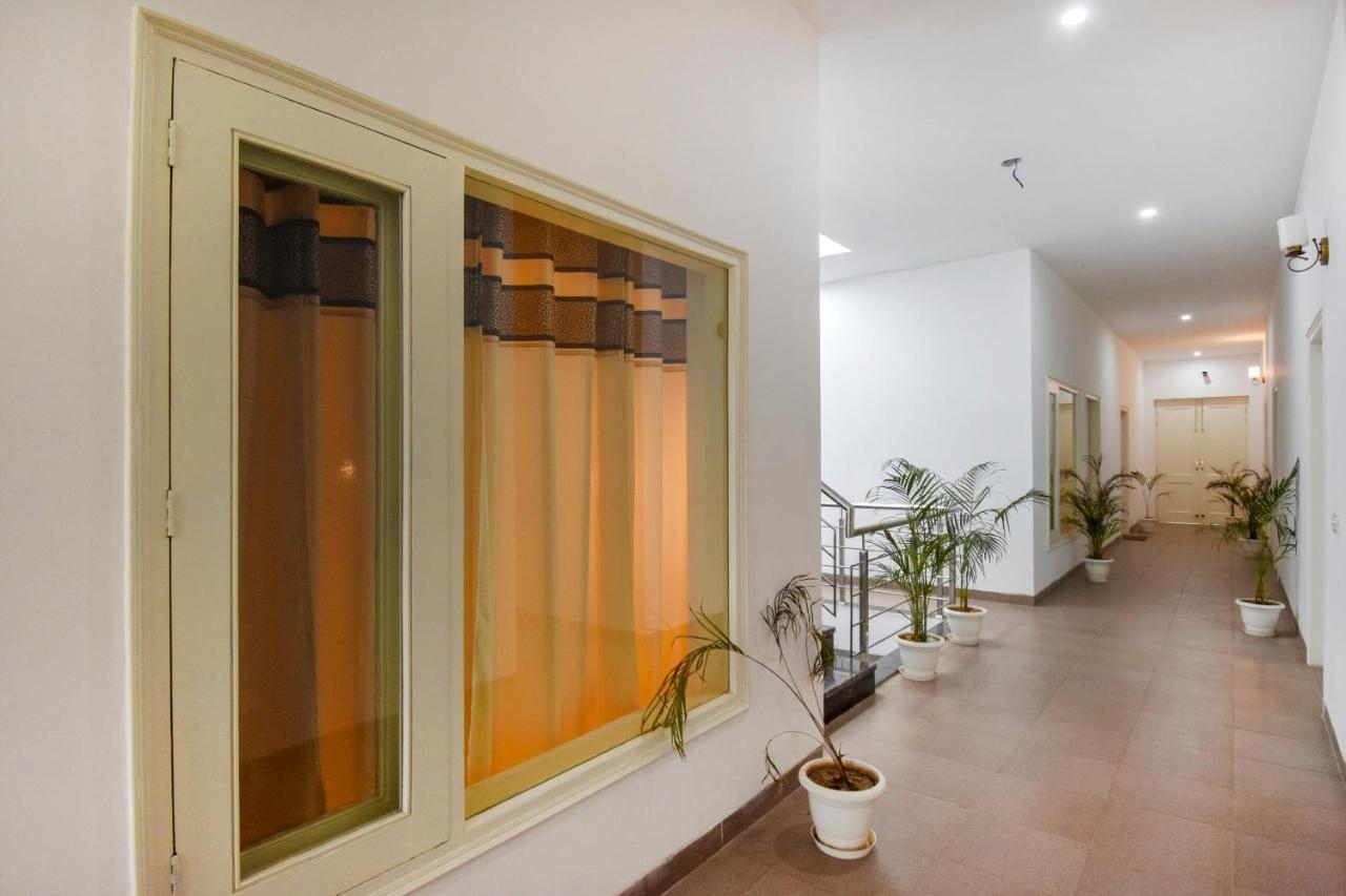 Oyo 75460 Sky High Residency Hotel Ludhiana Bagian luar foto