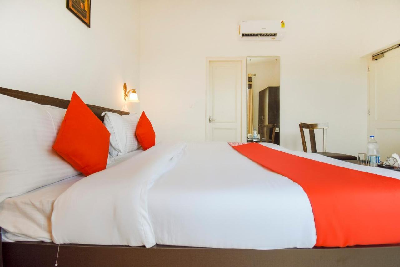 Oyo 75460 Sky High Residency Hotel Ludhiana Bagian luar foto