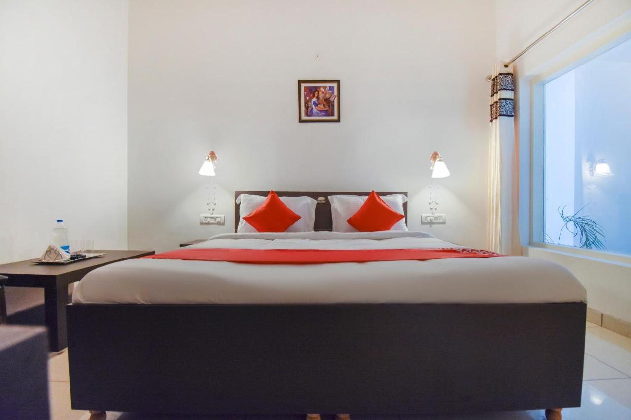 Oyo 75460 Sky High Residency Hotel Ludhiana Bagian luar foto